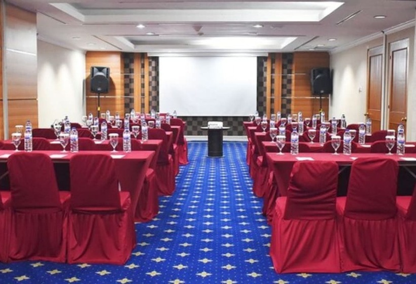 Surabaya Suites Hotel Powered By Archipelago