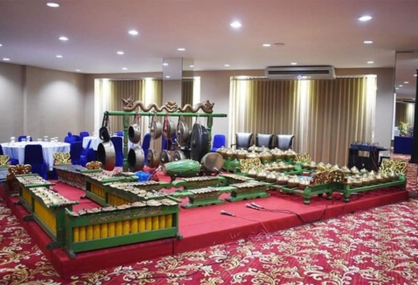 Surabaya Suites Hotel Powered By Archipelago