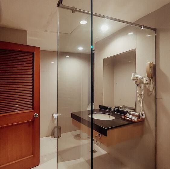 Surabaya Suites Hotel Powered By Archipelago