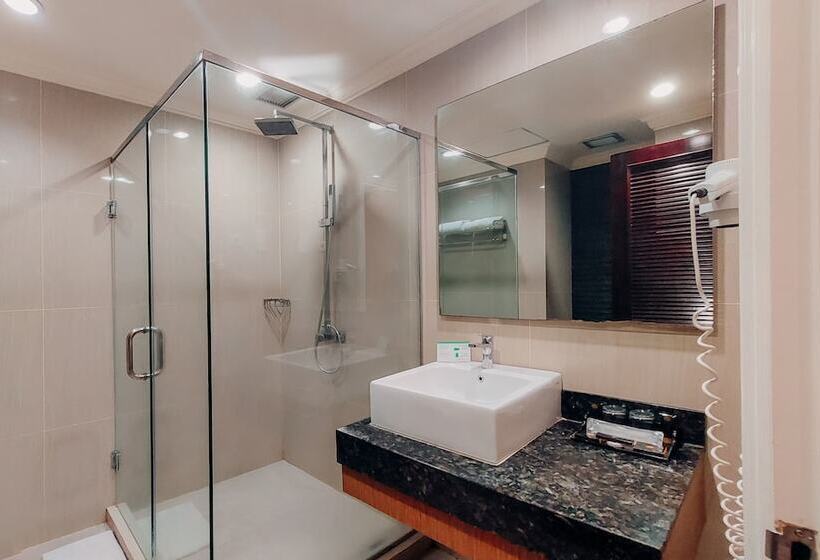 Surabaya Suites Hotel Powered By Archipelago