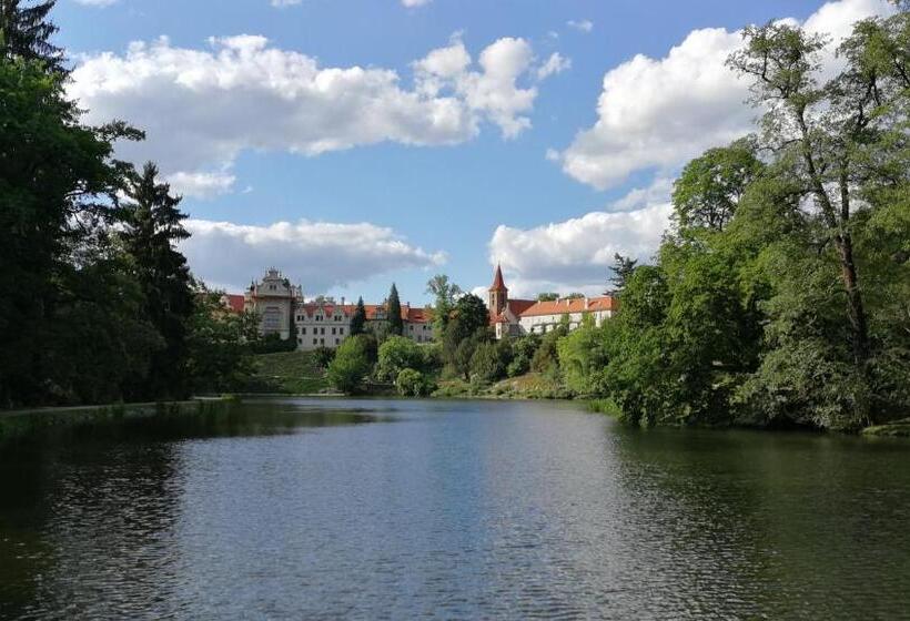 Hotel Tulipan Pruhonice