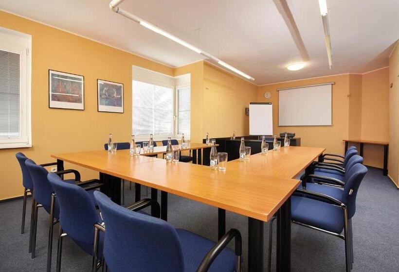 Hotel Tulipan Pruhonice