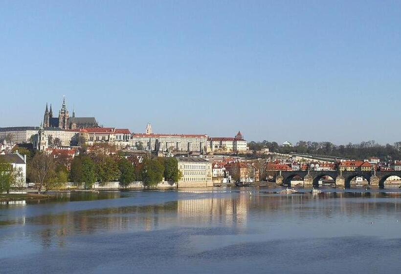 Hotel Tulipan Pruhonice