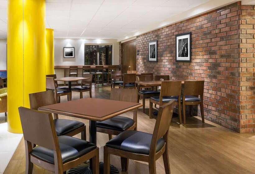 בית מלון כפרי Wyndham Garden Monterrey Norte