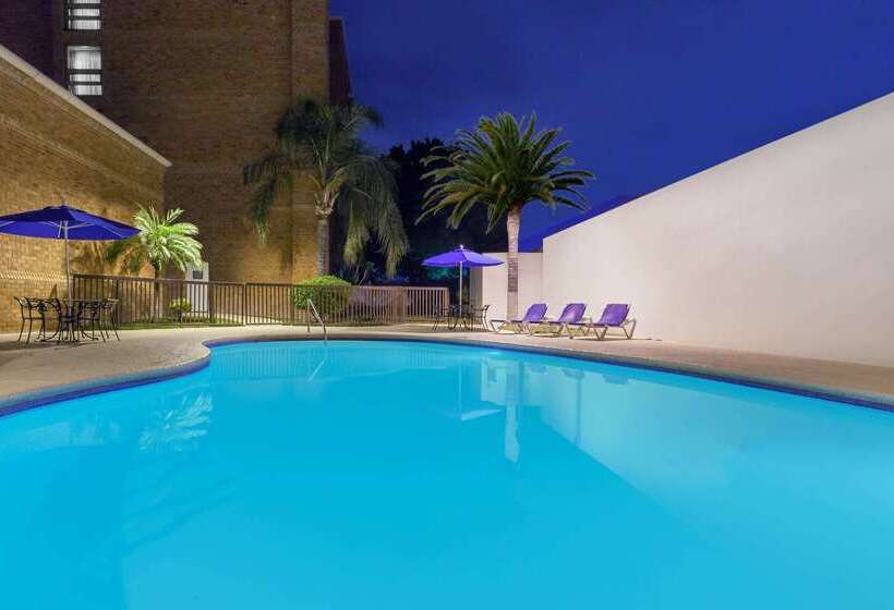 בית מלון כפרי Wyndham Garden Monterrey Norte