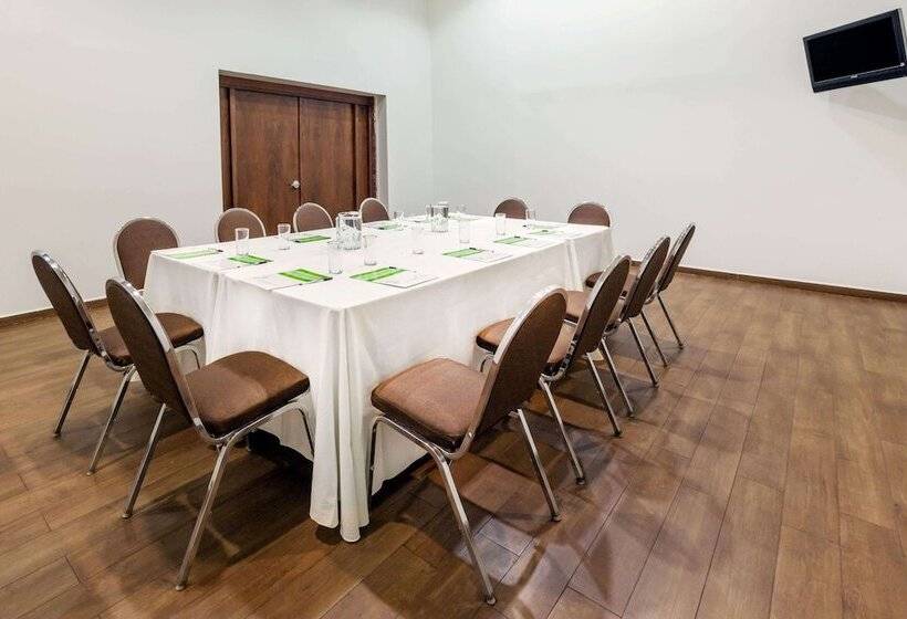 בית מלון כפרי Wyndham Garden Monterrey Norte