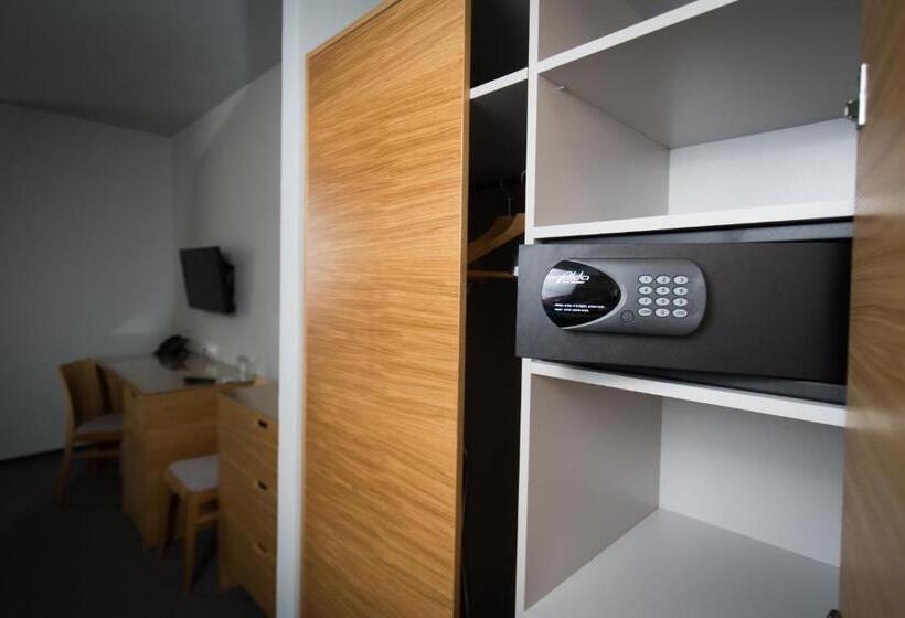 호텔 Atom Třebíč