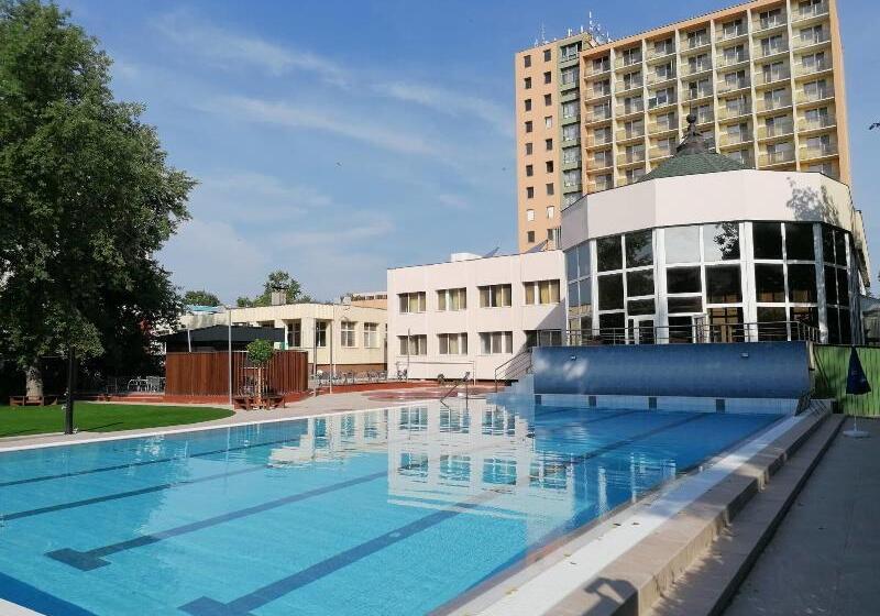 בית מלון כפרי Barátság