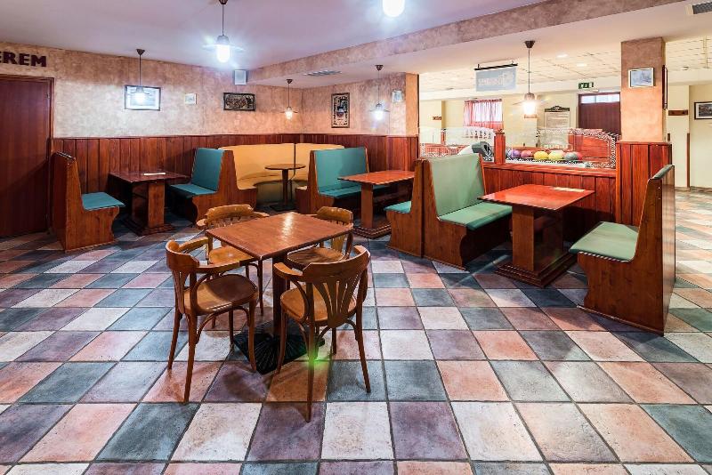 בית מלון כפרי Barátság