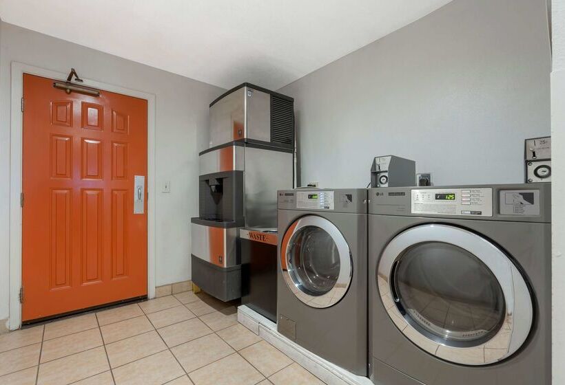 호텔 Best Western Colonial Inn