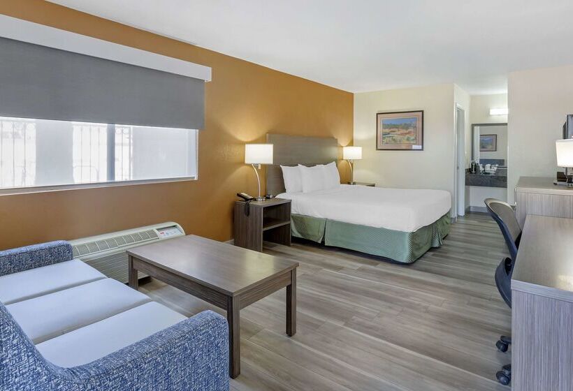 هتل Best Western Superstition Springs Inn