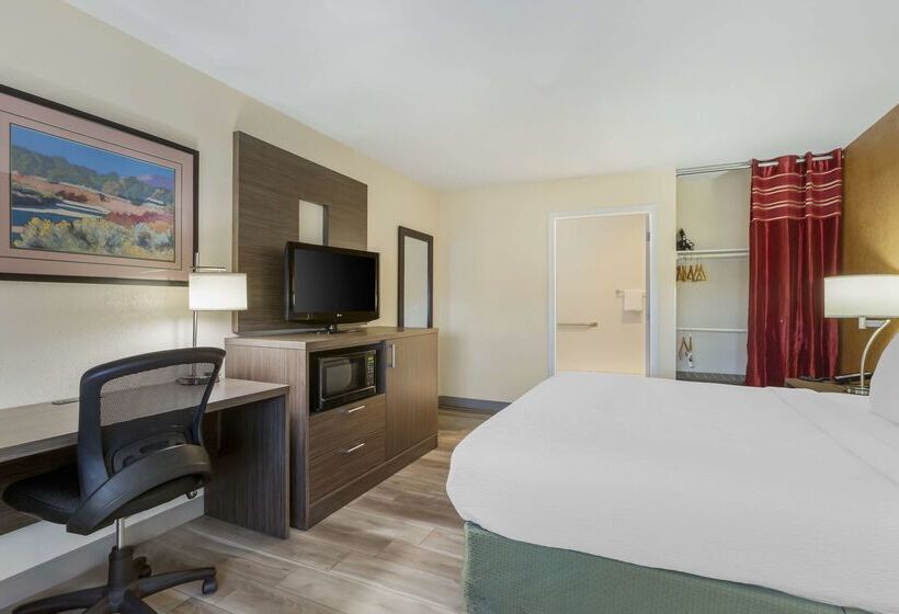 هتل Best Western Superstition Springs Inn