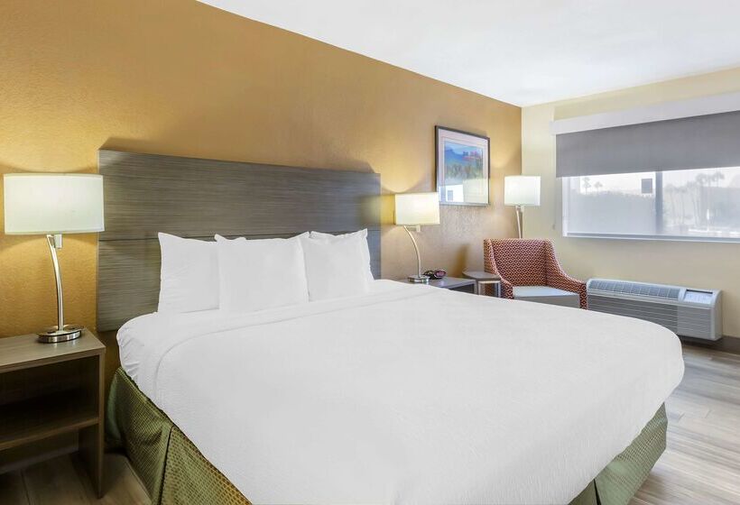 هتل Best Western Superstition Springs Inn