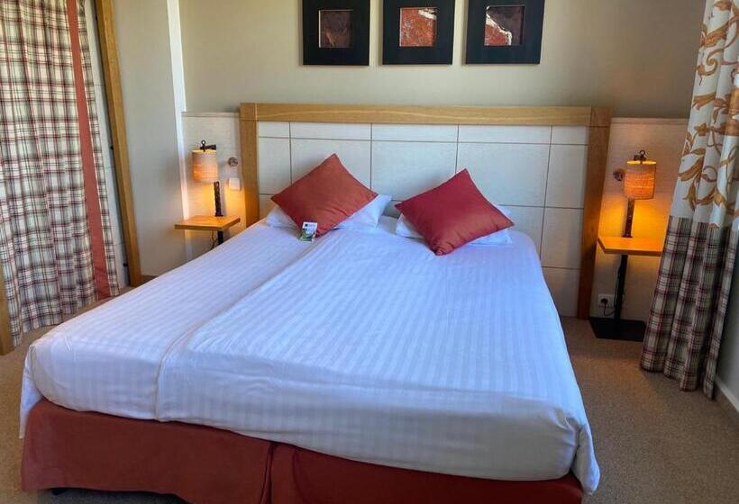 ホテル Castel De Pontalesse