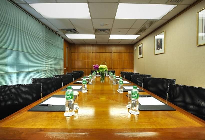 هتل Charterhouse Causeway Bay