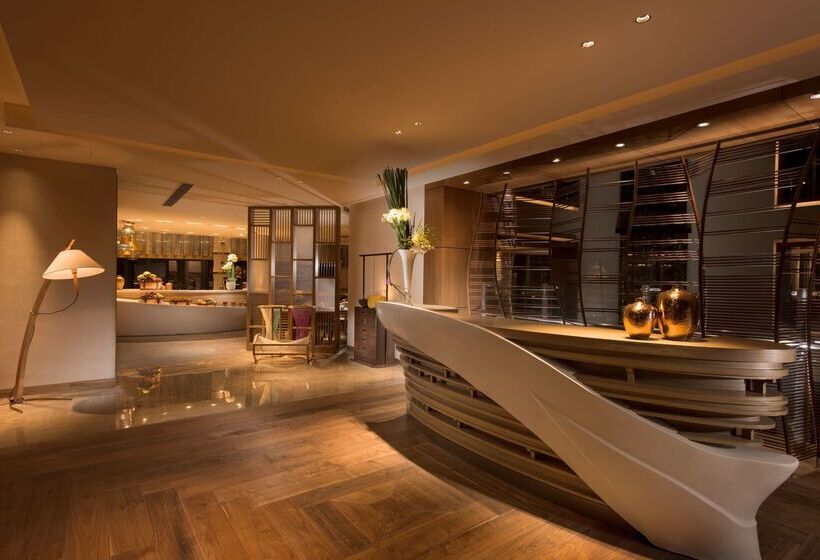 هتل Hilton Beijing