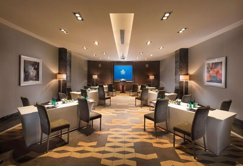 هتل Hilton Beijing