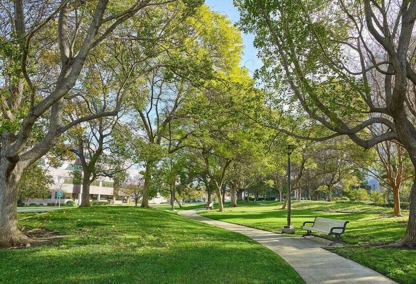 فندق Hilton Los Angeles North/glendale