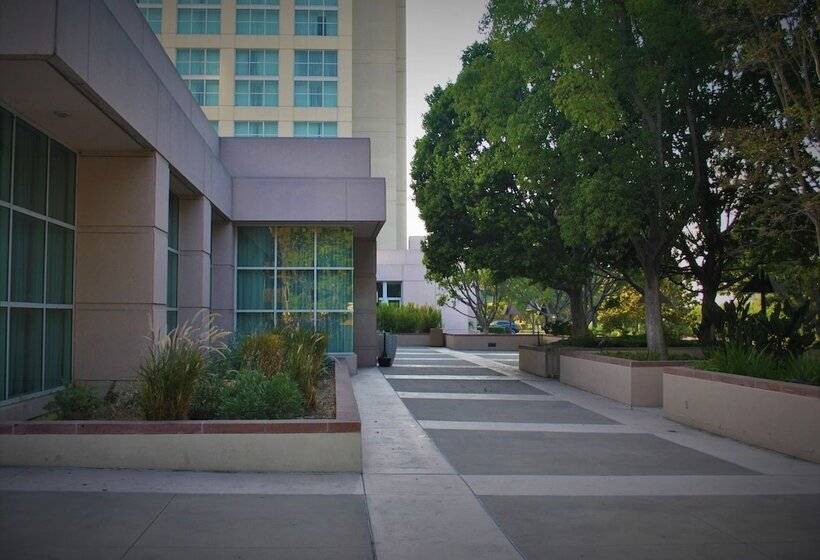 فندق Hilton Los Angeles North/glendale