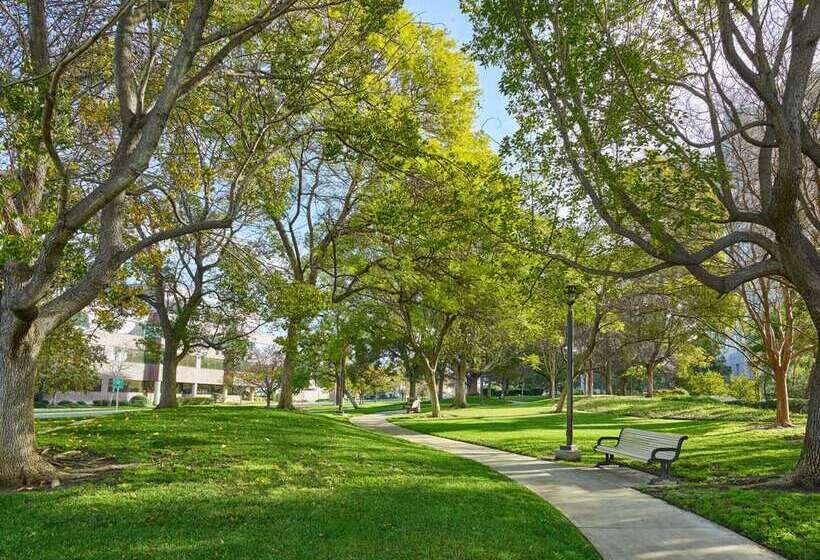 فندق Hilton Los Angeles North/glendale