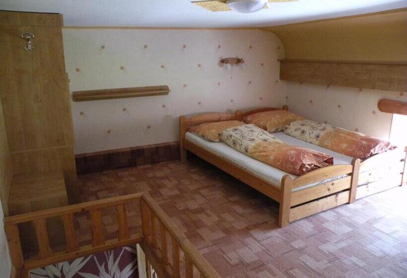 فندق Lesní Dům