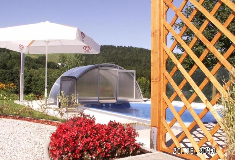 فندق Lesní Dům