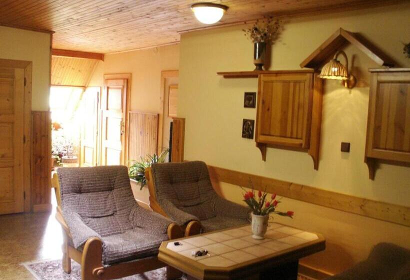 فندق Lesní Dům