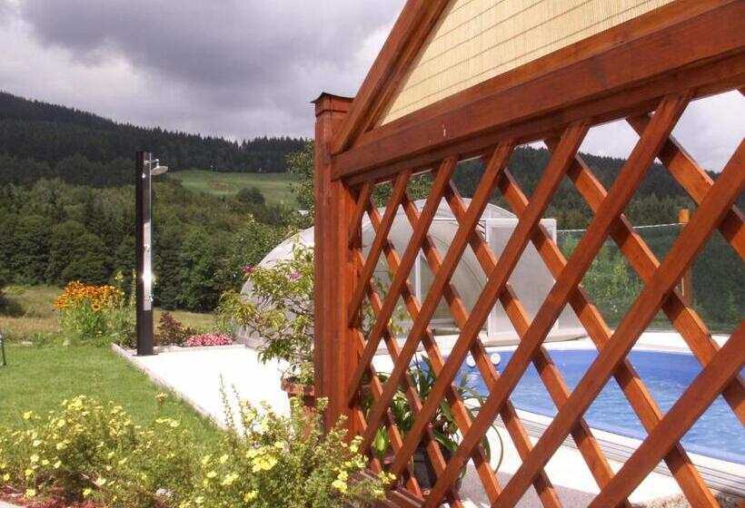 فندق Lesní Dům