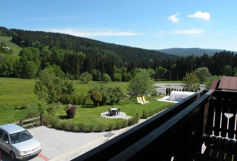 فندق Lesní Dům