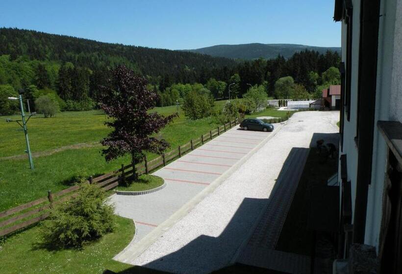 فندق Lesní Dům