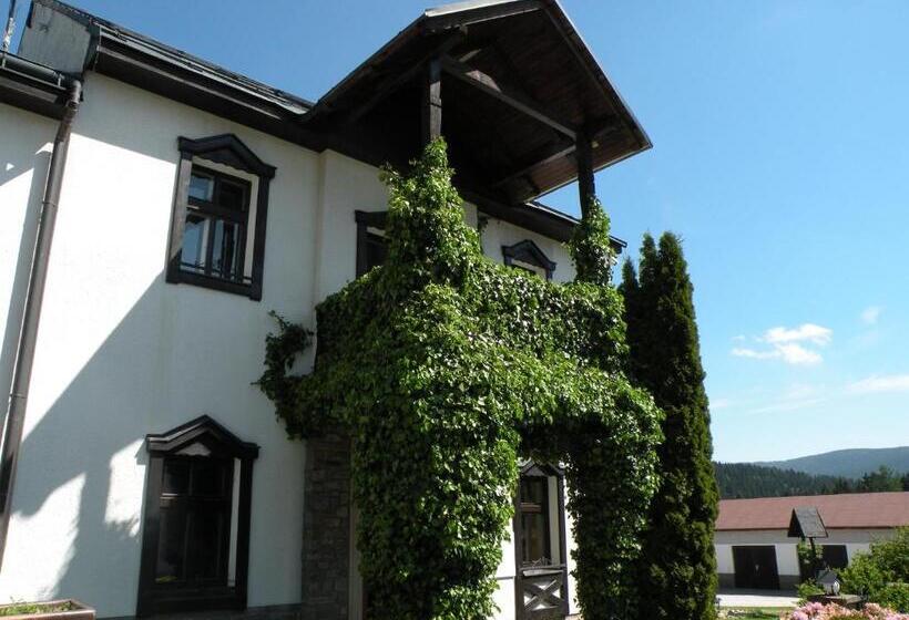 فندق Lesní Dům