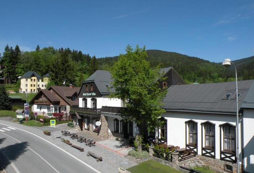 فندق Lesní Dům