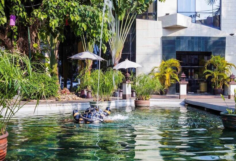 Отель Mercure Chiang Mai