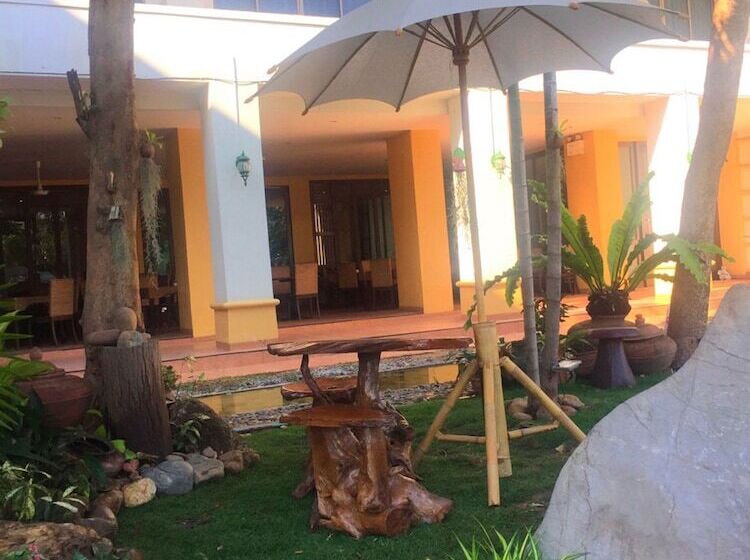 Отель Mercure Chiang Mai