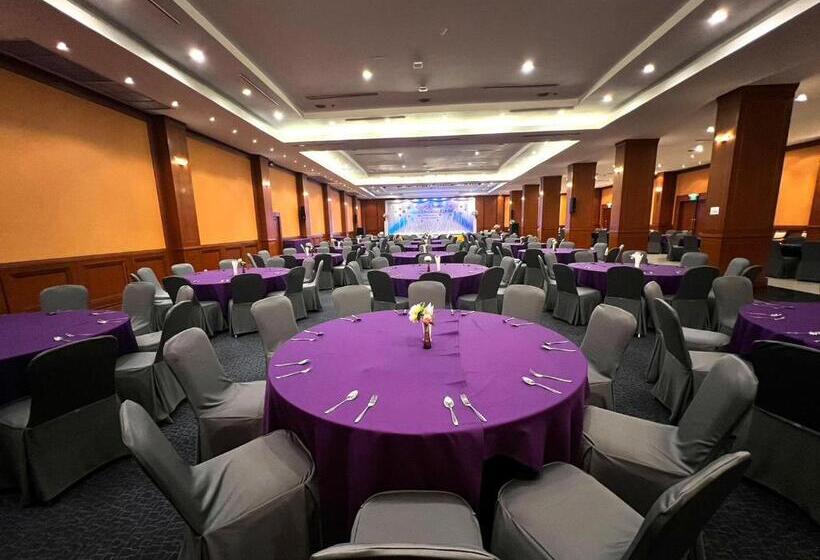 Отель Mercure Chiang Mai