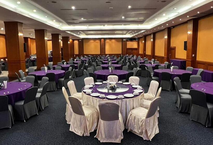 Отель Mercure Chiang Mai