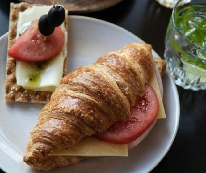 هتل Quentin Arrive