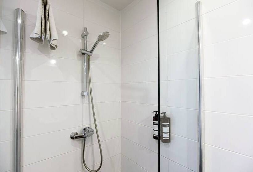 هتل Quentin Arrive