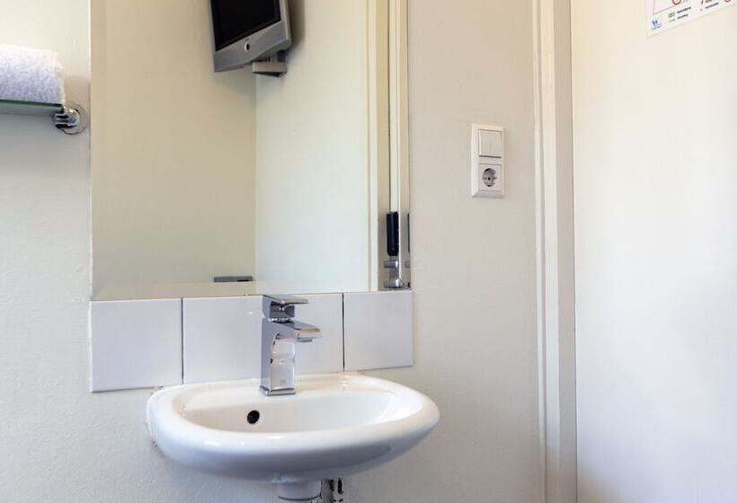 هتل Quentin Arrive