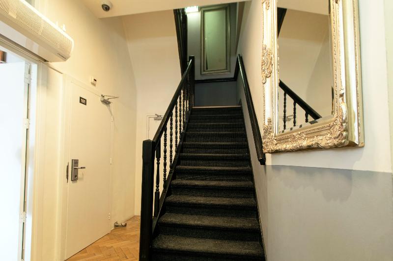 هتل Quentin Arrive