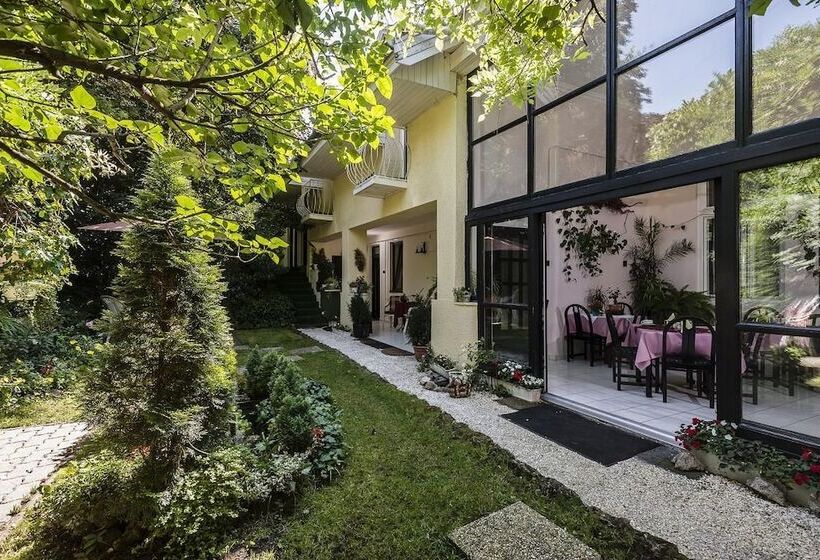 فندق Romantik Eger