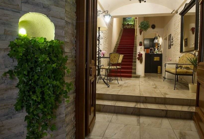 فندق Romantik Eger