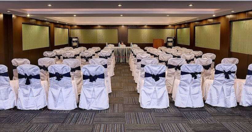 בית מלון כפרי Sinclairs Retreat Ooty