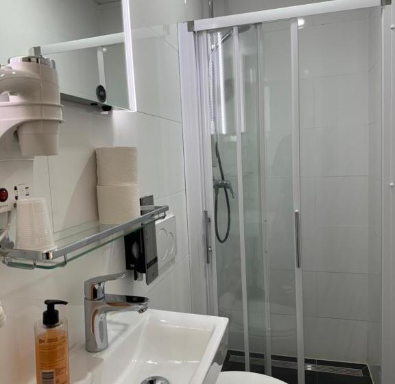 هتل Titus City Centre