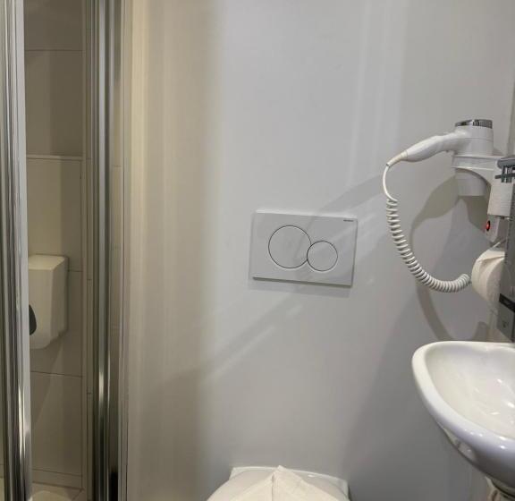 هتل Titus City Centre