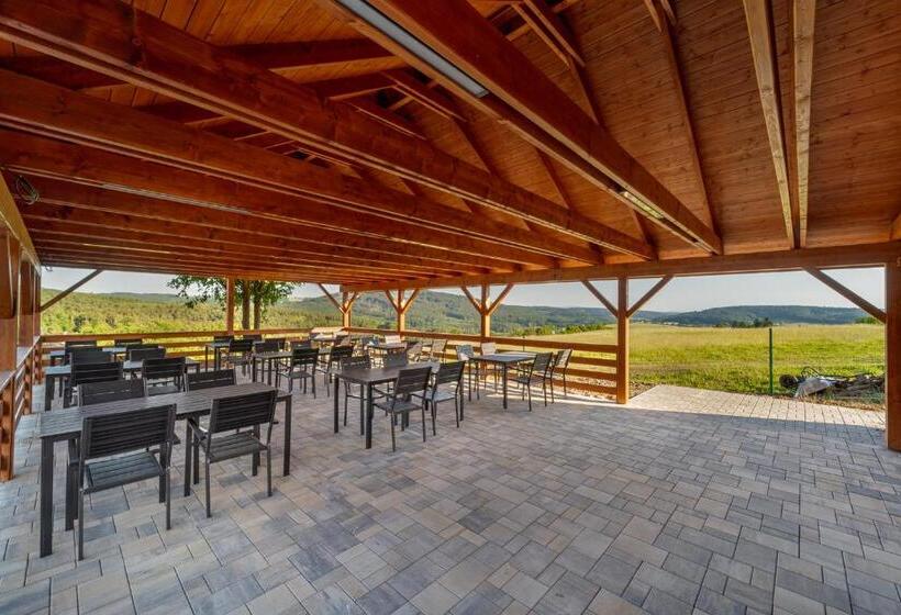 בית מלון כפרי Vega Luhacovice