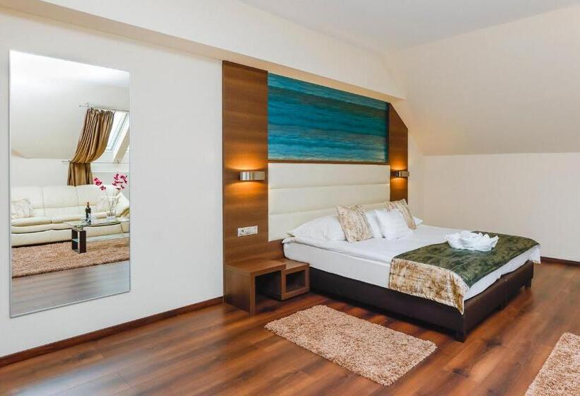 فندق Villa Völgy Wellness & Konferencia