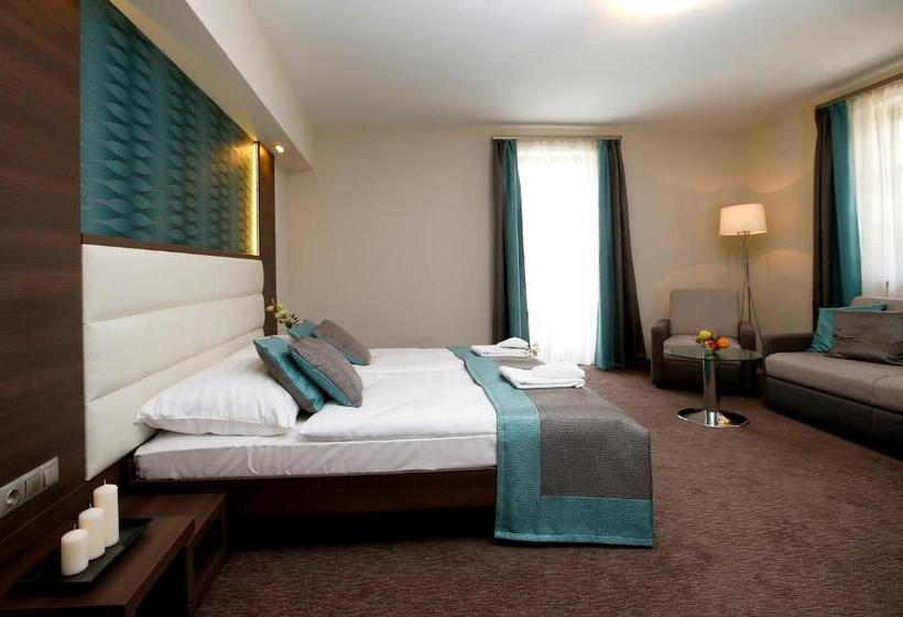 فندق Villa Völgy Wellness & Konferencia