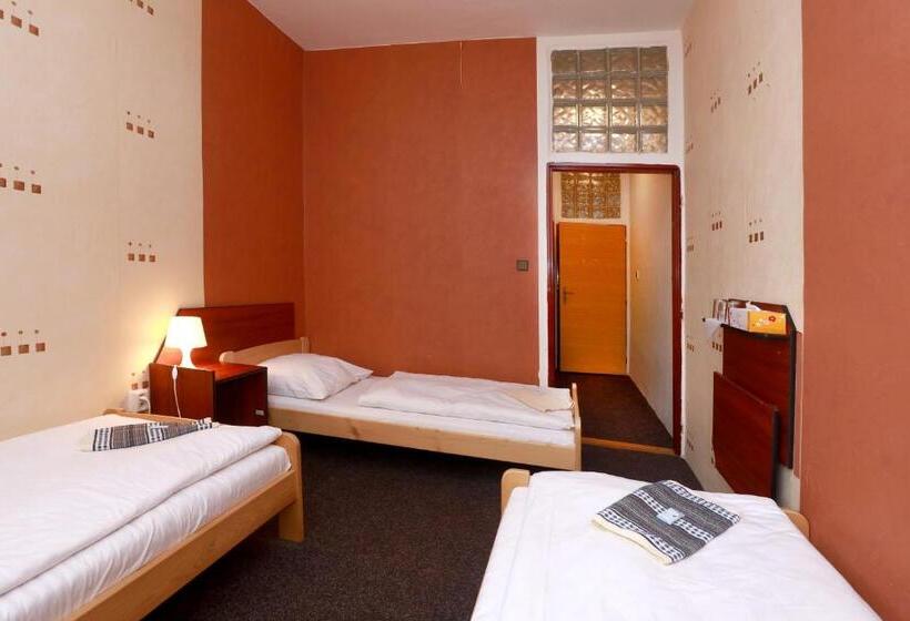 Отель Zimní Stadion Náchod