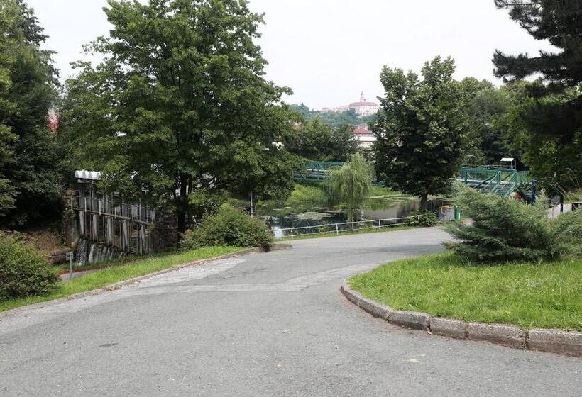 Отель Zimní Stadion Náchod